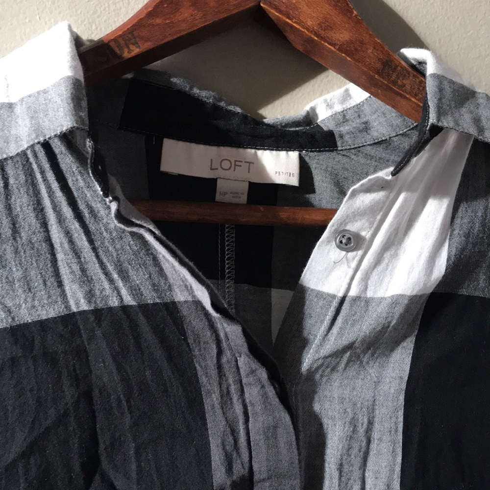Button down - Picture 2 of 3